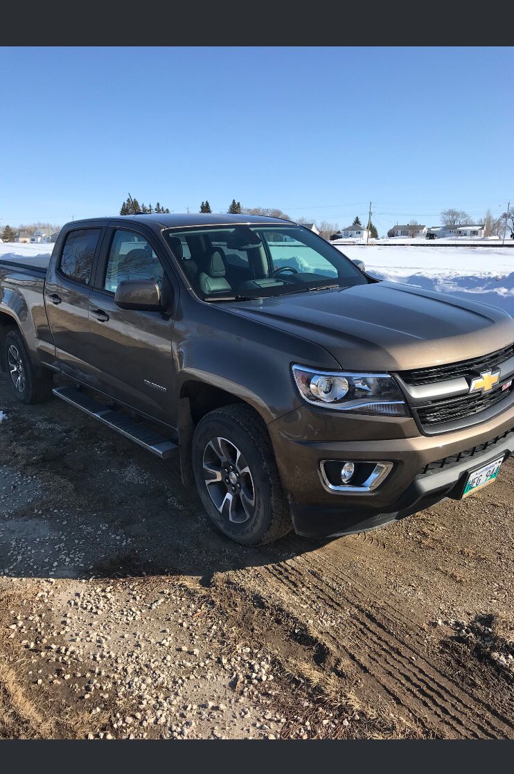 NoahGeeks27's tweet photo. 2016 Chevy Colorado, $35,000 takes it. Mint condition, pretty sweet truck if u ask me! DM if interested #RetweeetPlease https://t.co/IuhWobFZwf