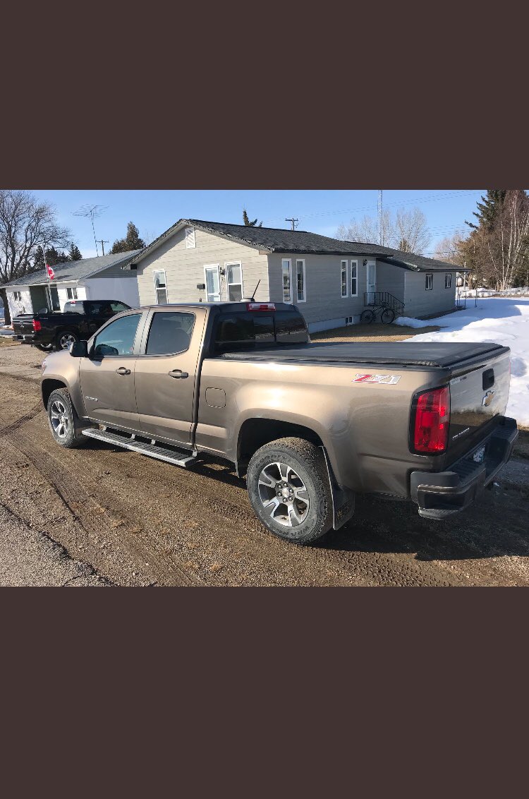 NoahGeeks27's tweet photo. 2016 Chevy Colorado, $35,000 takes it. Mint condition, pretty sweet truck if u ask me! DM if interested #RetweeetPlease https://t.co/IuhWobFZwf