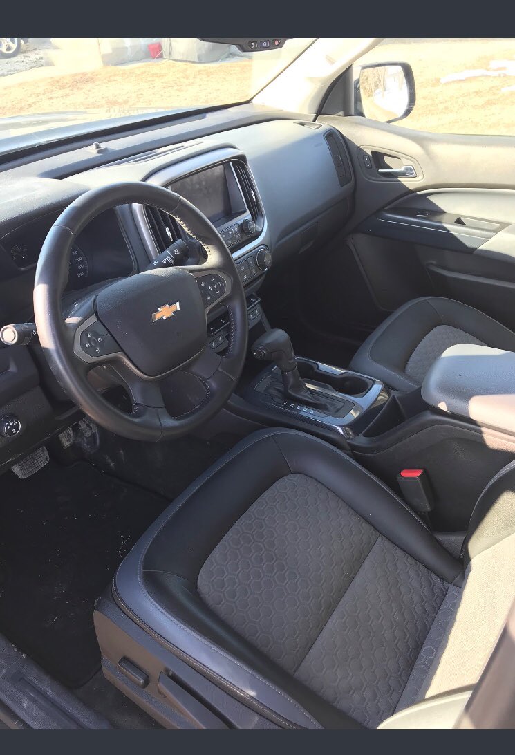 NoahGeeks27's tweet photo. 2016 Chevy Colorado, $35,000 takes it. Mint condition, pretty sweet truck if u ask me! DM if interested #RetweeetPlease https://t.co/IuhWobFZwf