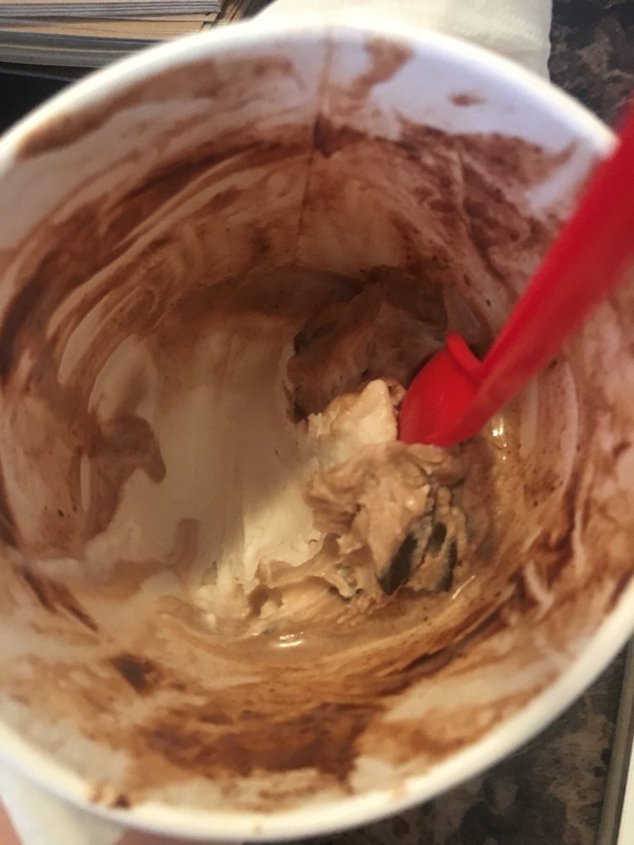 markersandmanis's tweet photo. @DairyQueen what happened to my blizzard? 😔😢 only half mixed! https://t.co/yOjL6l4ZWH