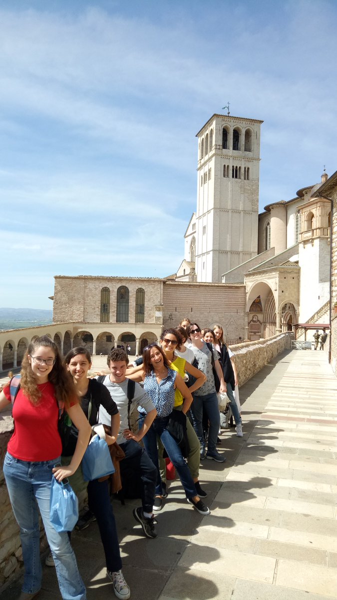 NewmanCollegeWA's tweet photo. Italian Tour Day 4: Students discovered how to make chocolate in Petunia, enjoyed a night walk through Florence and toured St Francis church in Assisi #ShinethroughDiscovery #ItalianTour2018 #CulturalLearning https://t.co/5ds4NG1E46