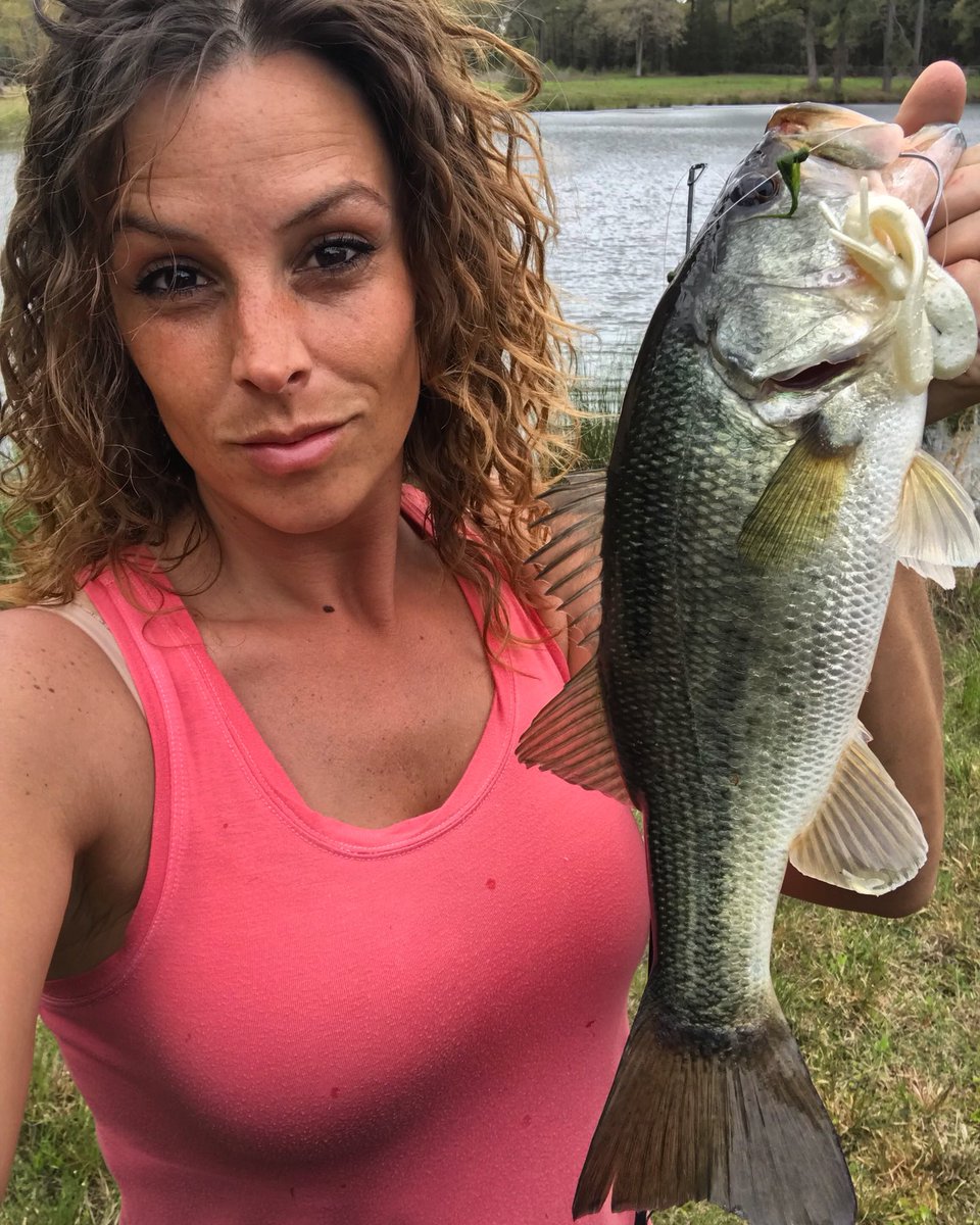 samanthalgay's tweet photo. Thoroughly enjoyed the warmer temps and fishing all weekend! Back to reality in the morning. #AirrusRods #TrapperTackle #Zoom #SpeedCraw https://t.co/l9ZSgFepVg