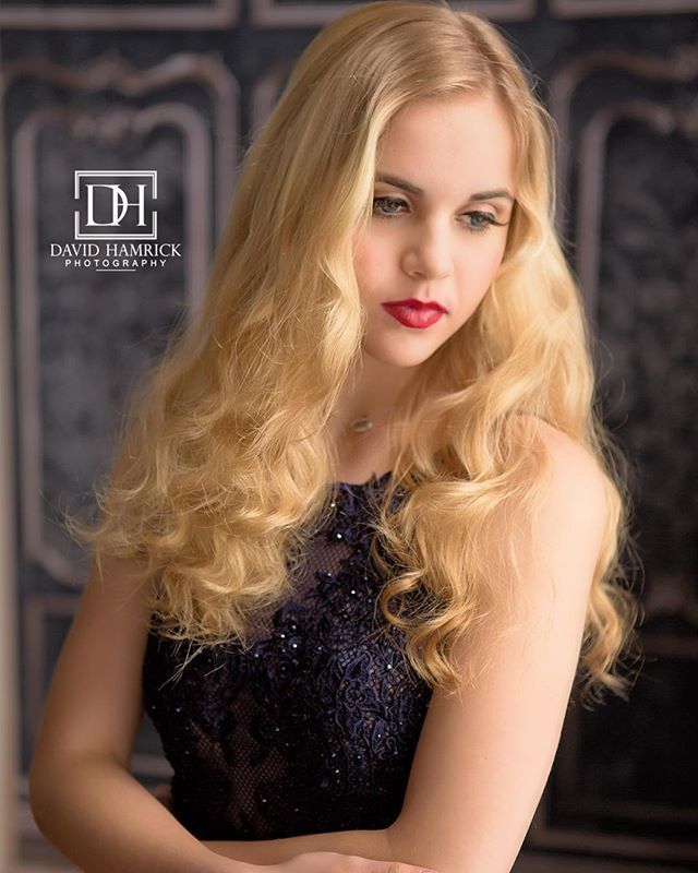 dhamrickphotog's tweet photo. Kara you are breathtaking 😍
.
.
.
#davidhamrickphotography #northtxseniors #dhpseniorstreetteam2019 #classof2019 #seniorpics #seniorpictures #seniorphotographer #annaphotographer #vanalstynephotographer #vanalstynetx #annatx #annatxphotographer #vana… https://t.co/RzKbsbuHtV https://t.co/Y9E1rgJ3IU