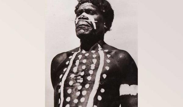 WgarNews's tweet photo. #FreedomFighters &amp; #Warriors throughout the #BritishInvasion 
'Click on any image to view full size copy in a lightbox with slideshow option': #ViewGallery of #AboriginalWarriors: https://t.co/bs1VOLj9Iw
Photo: #NorthQueensland #AboriginalWarrior Circa1950s FurtherDetailsUnknown https://t.co/fqq2X8M4iB