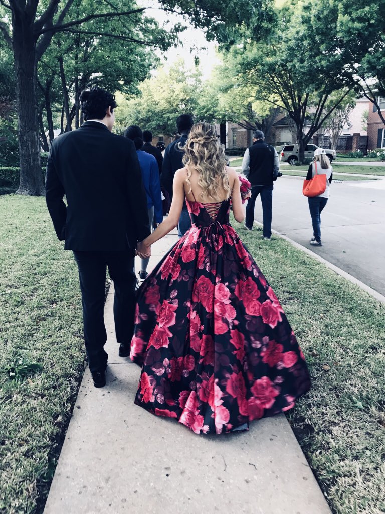 SofiaRyne's tweet photo. What a great night with great people #prom2018 https://t.co/Reilv8ctOw