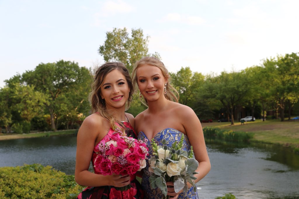SofiaRyne's tweet photo. What a great night with great people #prom2018 https://t.co/Reilv8ctOw