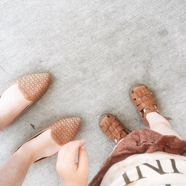 MakeupMonet's tweet photo. we would be twinning if my shoes were are as cool as hers 👯‍♀️ https://t.co/EeoBBLtvCa https://t.co/t5UUHIwclq
