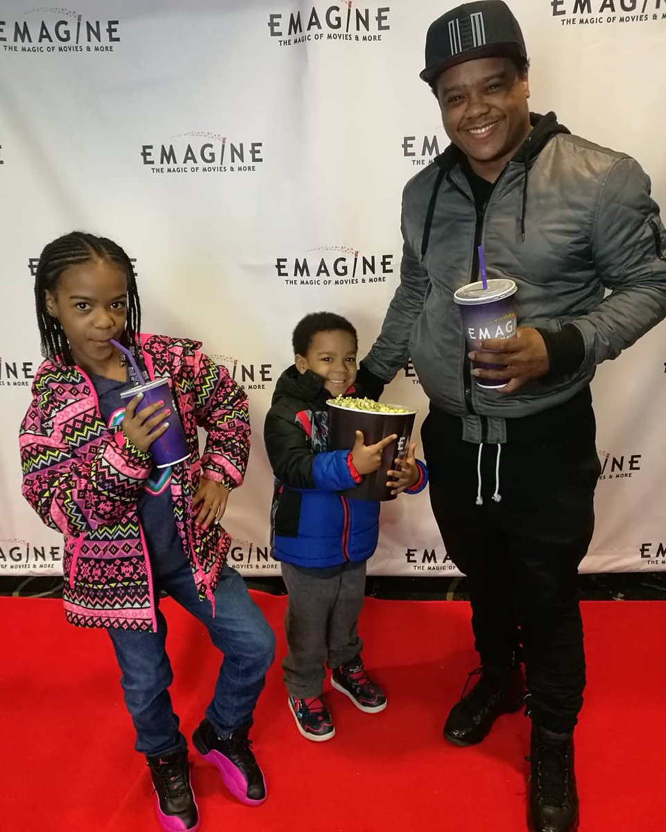 Natalinos_Art's tweet photo. Took my kids to experience what I call the best theater experience you can get today. That's Super EMAX at @EmagineTheatres in Novi Michigan!!! As you all know I'm a huge movie fan and support the Emagine franchise weekly!! 🙌 #moviebuff #SuperEMAX https://t.co/7gRjpuNMbv