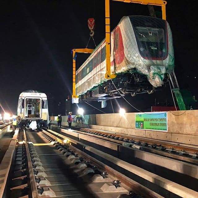 andreOPA's tweet photo. Akhirnya rencana Pak @jokowi dan Pak @basukibtp agar jakarta memiliki #MRTJakarta #LRTJakarta terwujud juga, semuanya untuk rakyat! Disusul #LRTJabodebek lengkaplah Jakarta! https://t.co/T1oTRfYtxU