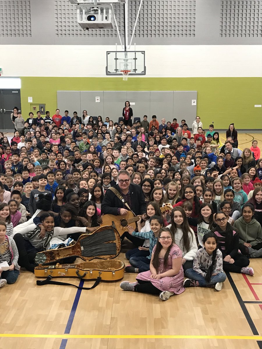 Mcleodsmusic's tweet photo. Students @growrdsb learning about #Voyageur @SixStringNation. An amazing presentation that has sparked great conversation! https://t.co/drg1Etf3Sy