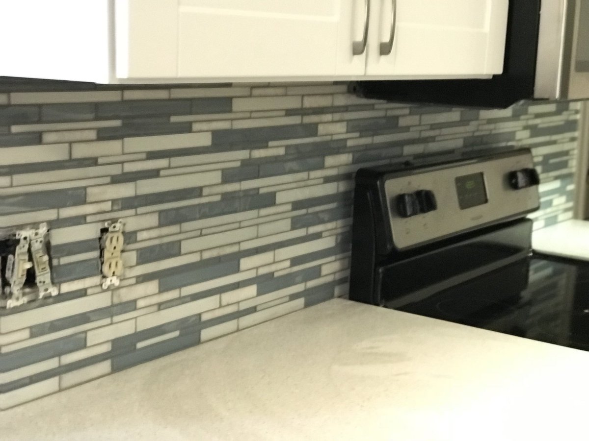 gonzogreen29's tweet photo. I am so serious. If you have the material &amp; need your backsplash done tomorrow, please message me. Anything less than 30 sft $300 #Denver #Tile #Work https://t.co/mXz5SdxgSG