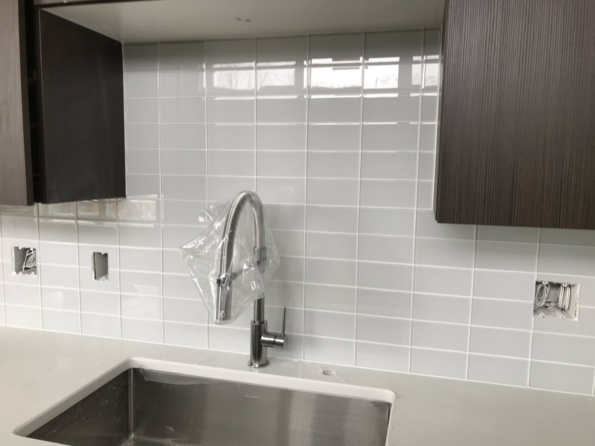 gonzogreen29's tweet photo. I am so serious. If you have the material &amp; need your backsplash done tomorrow, please message me. Anything less than 30 sft $300 #Denver #Tile #Work https://t.co/mXz5SdxgSG