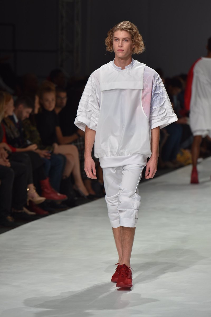 weavingthreads's tweet photo. #SAFW Day 5:

Gender fluid Streetwear with @bi_parel designer Shaylene.

#SS18 #SAFWMen https://t.co/7Zf4N7FTTp