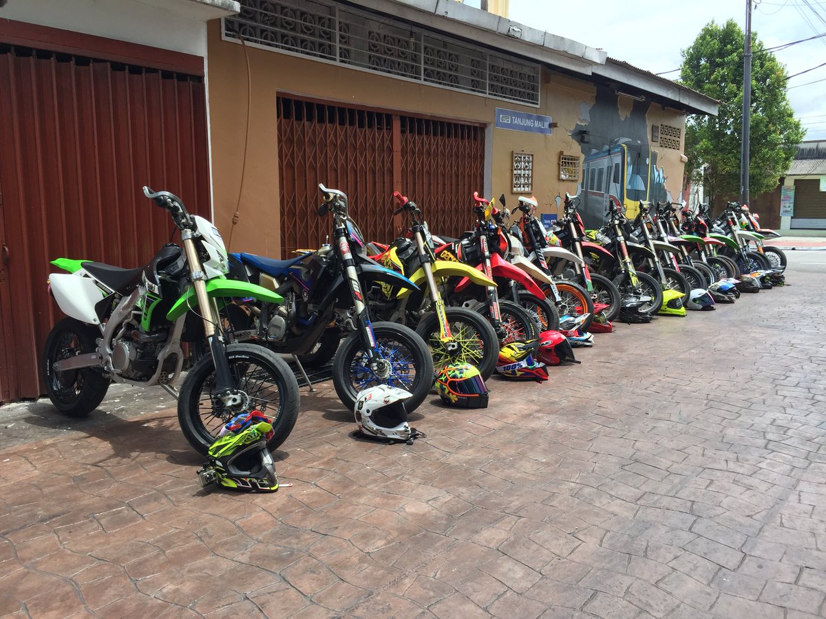 azriff_'s tweet photo. International Supermoto Ride Day 2018
Kuala Lumpur - Tanjung Malim, Malaysia 🇲🇾
#supermotomy #isrd2018 #isrd #internationalsupermotorideday #internationalsupermotorideday2018 #internationalsupermotoridedaymalaysia #internationalsupermotoridedaymalaysia2018 https://t.co/QbXQG8lSNL