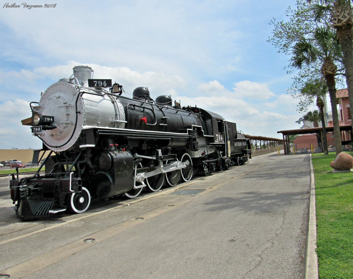 RailfanHub's tweet photo. Tonight's nightly post by @NareBNSF: Retired from duty a long, long time ago, #SP794 sits at the San Antonio train station.
Check out our friends: @RailFanners @RailfanCrew
Submit your photos and videos in our DMs! https://t.co/7cMUg0Kzgv