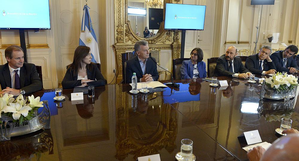 Ambitocom's tweet photo. Sólo 5 provincias cumplen con el Consenso Fiscal sin subir IIBB

https://t.co/FVvmHHS5lE https://t.co/jzmlmJvijF