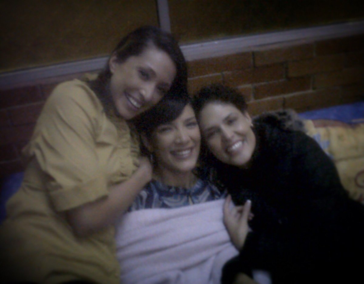 alealeb's tweet photo. #domingoderecuerdos @Loquecallamoslm 2010 “Lazos de Dolor”. Elenco deli pa compartir el set y llamados llenos d buena vibra compartiendo locación c otros elencos grabando en la misma semana. Increíble época. @_MCFelix_ @bere_zavala @brendaGeorgette @perkins_carmen #MariaRebeca https://t.co/nydZRIT454