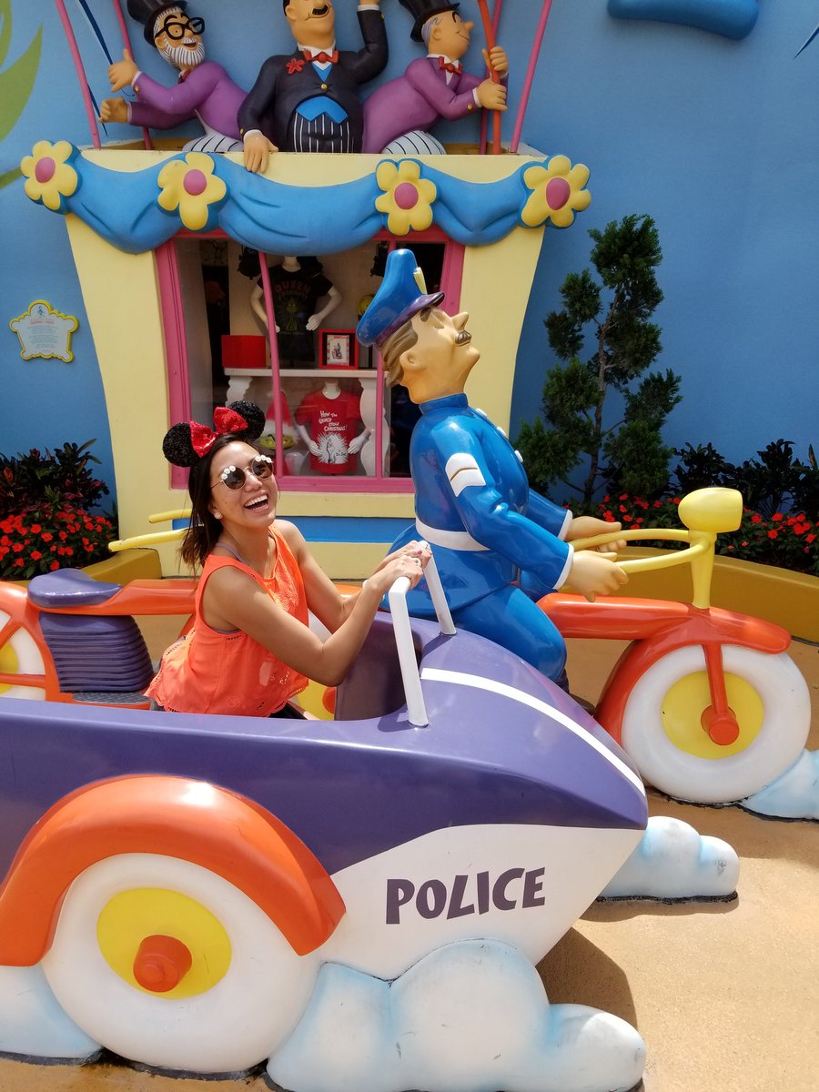judyhle's tweet photo. Just out here living my best life #Universal #Orlando #MinnieForever https://t.co/C3KKXvs4OD