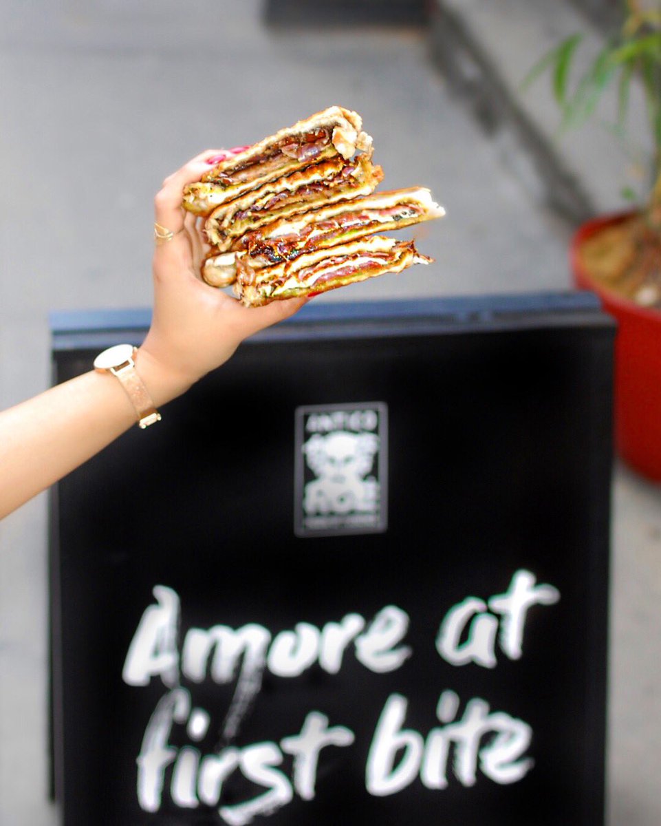 moodfashionfood's tweet photo. Take a bite of this- paninis full of flavor and crispy bread on E 53rd Street. Try @anticonoe and their delicious ingredients direct from Italy! Amore at first bite. #nycblogger #nyeats https://t.co/da1R0TTiln