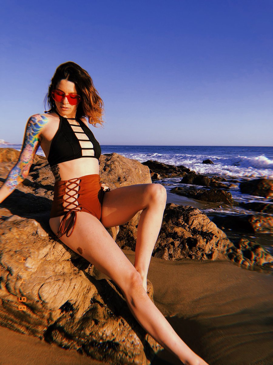 EmilyTheFunk's tweet photo. Happy the universe brought me you @maddiiicat #AlwaysGettingTheShot #AlwaysDownToGetTheContent #MakeMeProudAtChellaWk2 #ThisIsntAGame #LibraMoonMoods https://t.co/dscjDTYoMZ