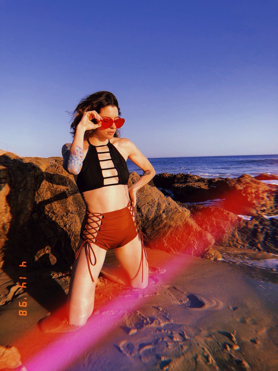 EmilyTheFunk's tweet photo. Happy the universe brought me you @maddiiicat #AlwaysGettingTheShot #AlwaysDownToGetTheContent #MakeMeProudAtChellaWk2 #ThisIsntAGame #LibraMoonMoods https://t.co/dscjDTYoMZ
