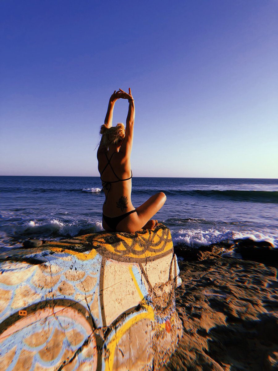 EmilyTheFunk's tweet photo. Happy the universe brought me you @maddiiicat #AlwaysGettingTheShot #AlwaysDownToGetTheContent #MakeMeProudAtChellaWk2 #ThisIsntAGame #LibraMoonMoods https://t.co/dscjDTYoMZ