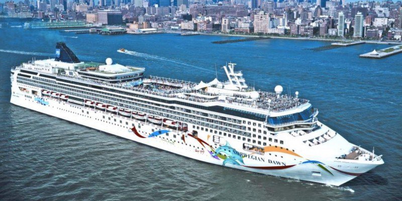 meganoticiascl's tweet photo. Cruceros buscan a 300 chilenos para trabajar recorriendo el mundo: Entérate cómo postular 

https://t.co/CQ9N0gBrIZ https://t.co/xRJopAdpP3