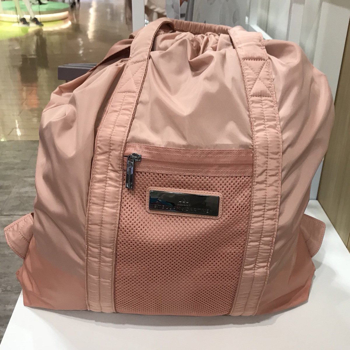 博多阪急 A Twitter ジムやフィットネスに行く際におすすめのジムサックになっています 手提げとリュックとして使用できる２wayになっています ピンクは阪急限定のカラーモデルなので是非お早めにお越し下さい 17 280円 8階 アディダス バイ ステラ