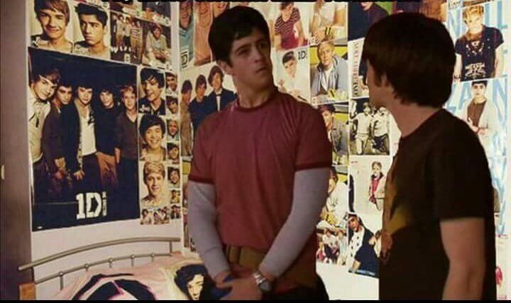 NorapaynAna's tweet photo. Mi mamá cuando entro y vio que sigo teniendo posters en mi cuarto a pleno 2018
#OneDirectionReunion https://t.co/BQtfUOB5JB