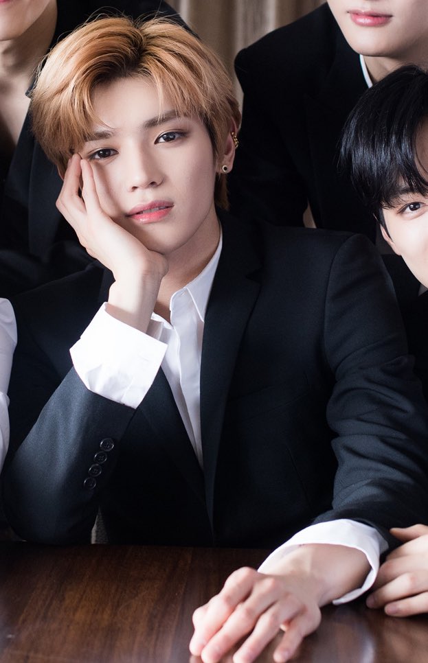 markup_0802's tweet photo. 태용이 너무 잘생기고 멋있어서 눈물나😭 https://t.co/imP0uqFA2T