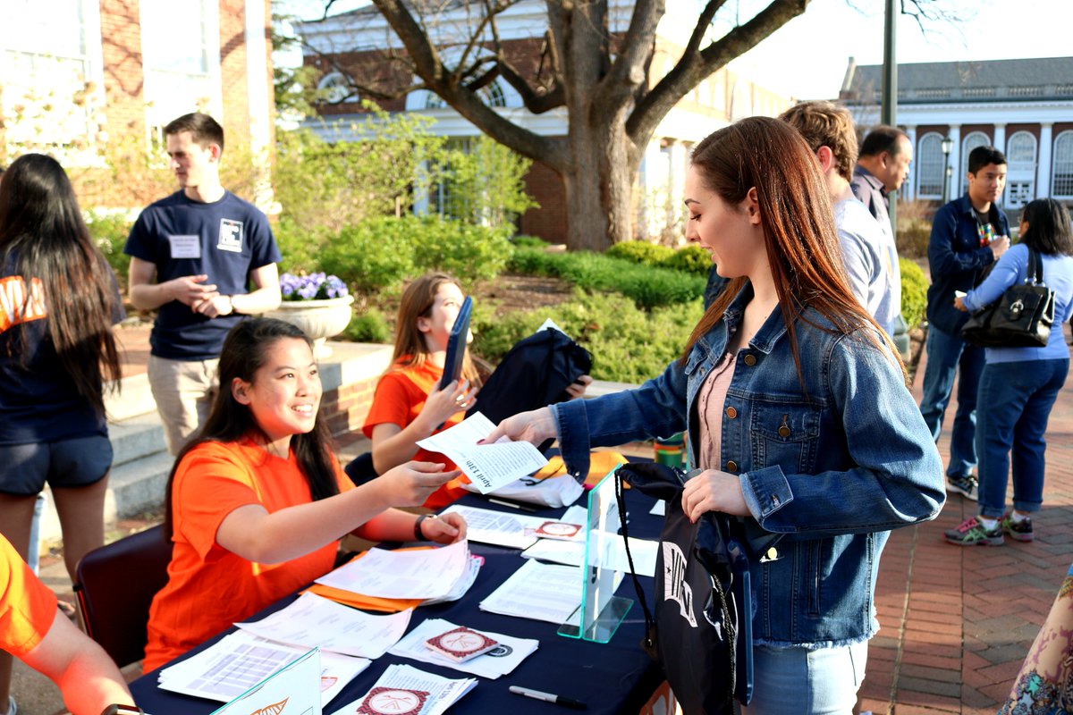 BarbaraSnowden's tweet photo. Such an amazing weekend at UVA Days On The Lawn with @SaylorSnowden @UVA https://t.co/6XN1Rzk9qR