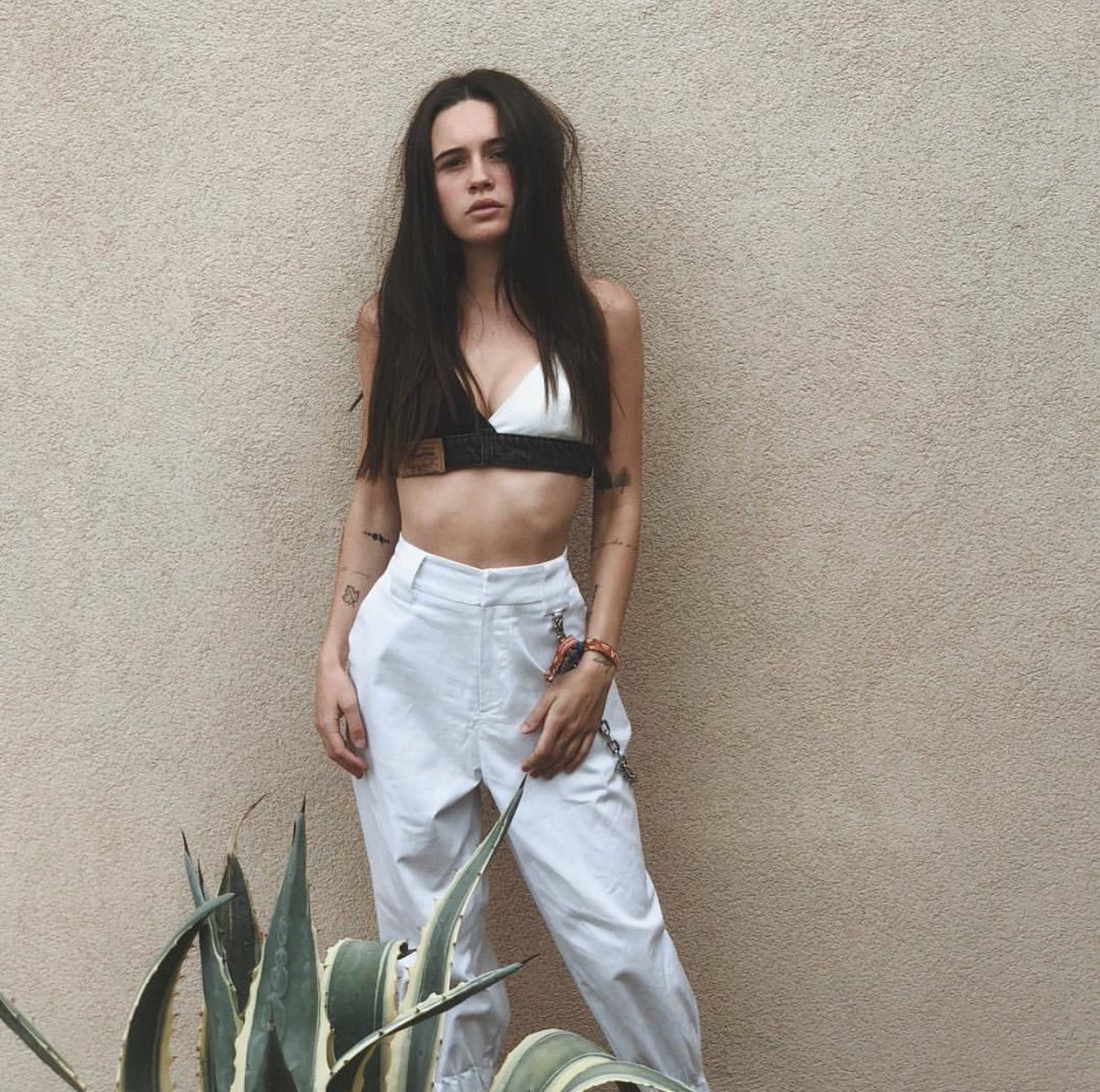 FeganAdrian's tweet photo. @beamiller I always knew you were one of the most naturally beautiful women on the planet
Please everyone support this amazing artist
Talented and gorgeous
You will thank me later
👸🏻🐝💚💚💚
@beamiller 
https://t.co/l94Edy8qq6 https://t.co/gdbnJ2gL1y