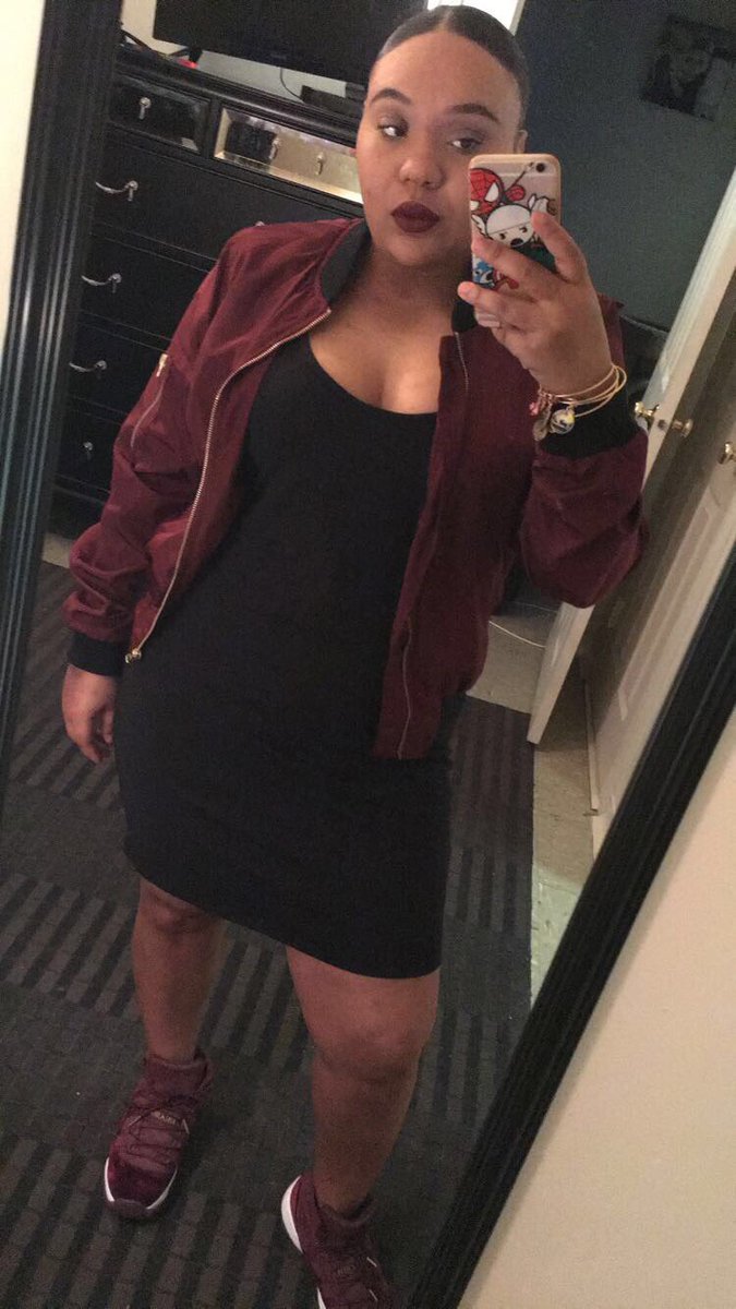 Dparriz3186's tweet photo. Late night #SundayFunday #boston #nerdygirl #chyll #snapchat #burgundy #black 🖤🤓 #snapchat 😜👽 #nocatfishing here 🙂💋 https://t.co/9Cfh5RQS1j