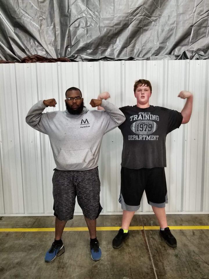 CoachDrec's tweet photo. 14 years old Freshman Lineman Jake Oliver was in the Lab π¬ getting that work with me #HouseofLineman πͺ#Linemanmatter #CoachDrec #XPE @FootballUGA @RecruitGeorgia (6β4 315lb) https://t.co/2ay7SlZ8CN