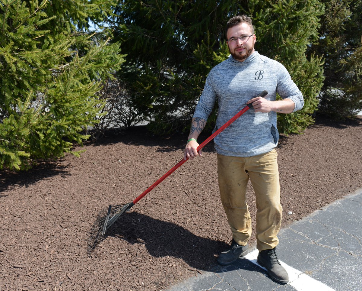 Burdue's Quality Landscaping in #SanduskyOH a cut above the rest. sanduskyregister.com/story/20180412… <a href="/sanduskyregistr/">Sandusky Register</a> <a href="/NEXXTlvlOhio/">Nexxt Level fitness</a> (art by <a href="/ErinMcL_photo/">Erin Caldwell</a>)