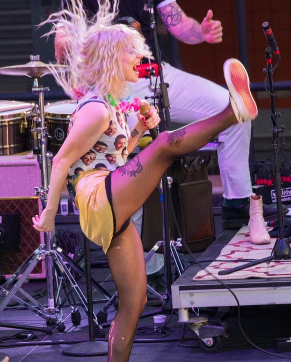 PARAMOREPARAGU1's tweet photo. Hayley😻❤❤❤

#Parahoycruise #Paramore #loveparamore #Parafamily #Paramoreismylife #IloveParamore #Parahoy2018 #Paramoreparaguay #Pmore #Paramoreband #weareparamore #afterlaughter #Hayleywilliams #TaylorYork #zacfarro https://t.co/LOk5LakxDx