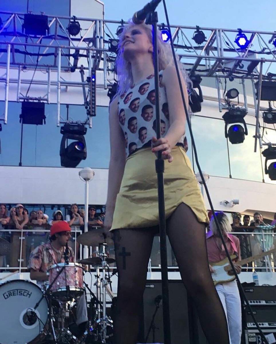 PARAMOREPARAGU1's tweet photo. Hayley😻❤❤❤

#Parahoycruise #Paramore #loveparamore #Parafamily #Paramoreismylife #IloveParamore #Parahoy2018 #Paramoreparaguay #Pmore #Paramoreband #weareparamore #afterlaughter #Hayleywilliams #TaylorYork #zacfarro https://t.co/LOk5LakxDx