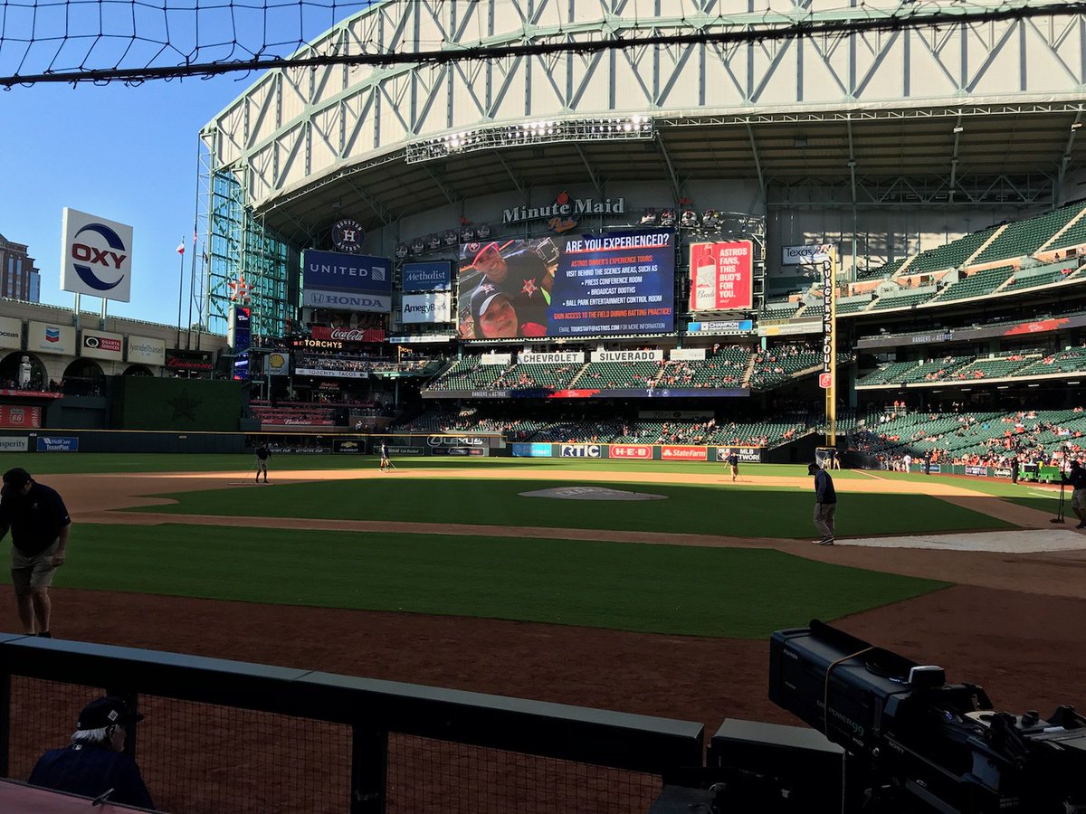 Anyone want to play here on Saturday??? #omgrobots #FIRSTPOWERUP #FIRSTChamp <a href="/MinuteMaidParks/">Minute Maid Park</a>