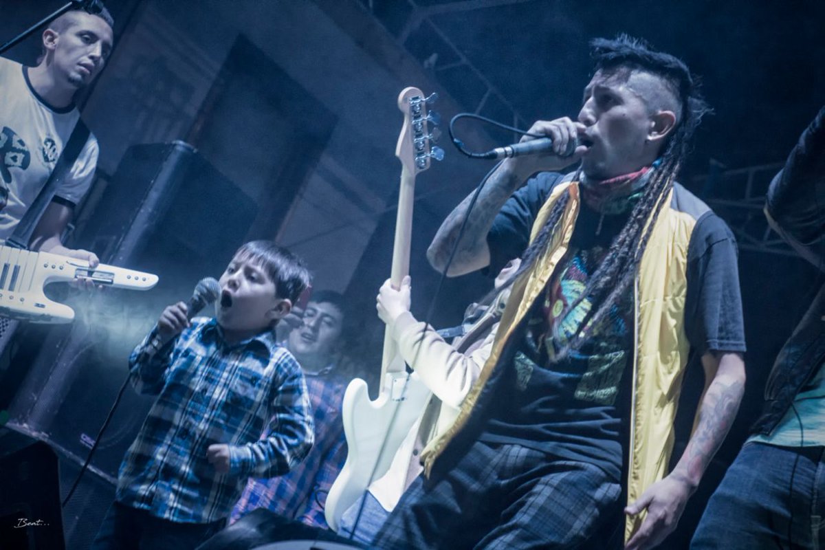 LaVaganciaec's tweet photo. Fotos del show en #Baños 
Una linda noche con #LaBandaDeLaAlegria 
Que siga la fiesta!! https://t.co/GLn3tMXw7j