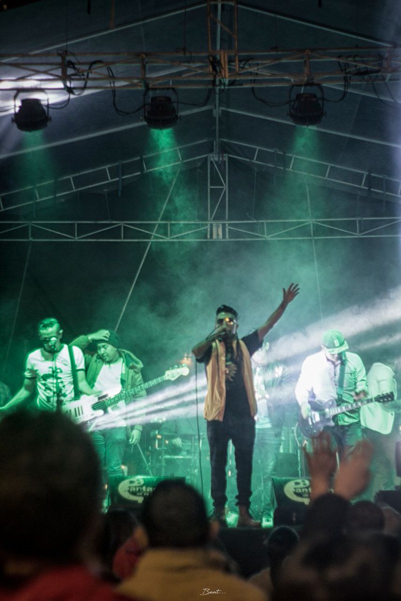 LaVaganciaec's tweet photo. Fotos del show en #Baños 
Una linda noche con #LaBandaDeLaAlegria 
Que siga la fiesta!! https://t.co/GLn3tMXw7j