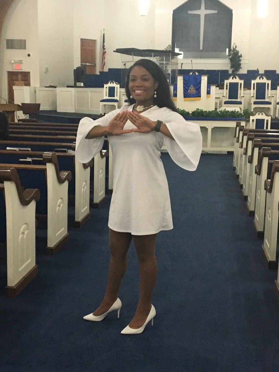 beautyandasmile's tweet photo. My bestie for the restie is officially a Devastating Diva of Delta Sigma Theta Sorority, Incorporated !! So proud of her πππβ€οΈ #SkeeOop #PrettyDevastating #MyFaveRED https://t.co/dE13VOB7tV