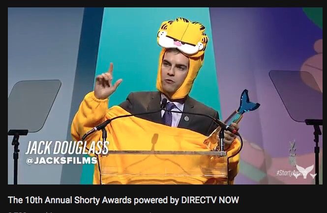 jaubreyYT's tweet photo. .@jacksfilms beat the Paul brothers by winning a shorty award for best YouTuber of the year, then wore a Garfield fursuit during his acceptance speech. 

This is truly the best timeline. https://t.co/faiBDrYUS4