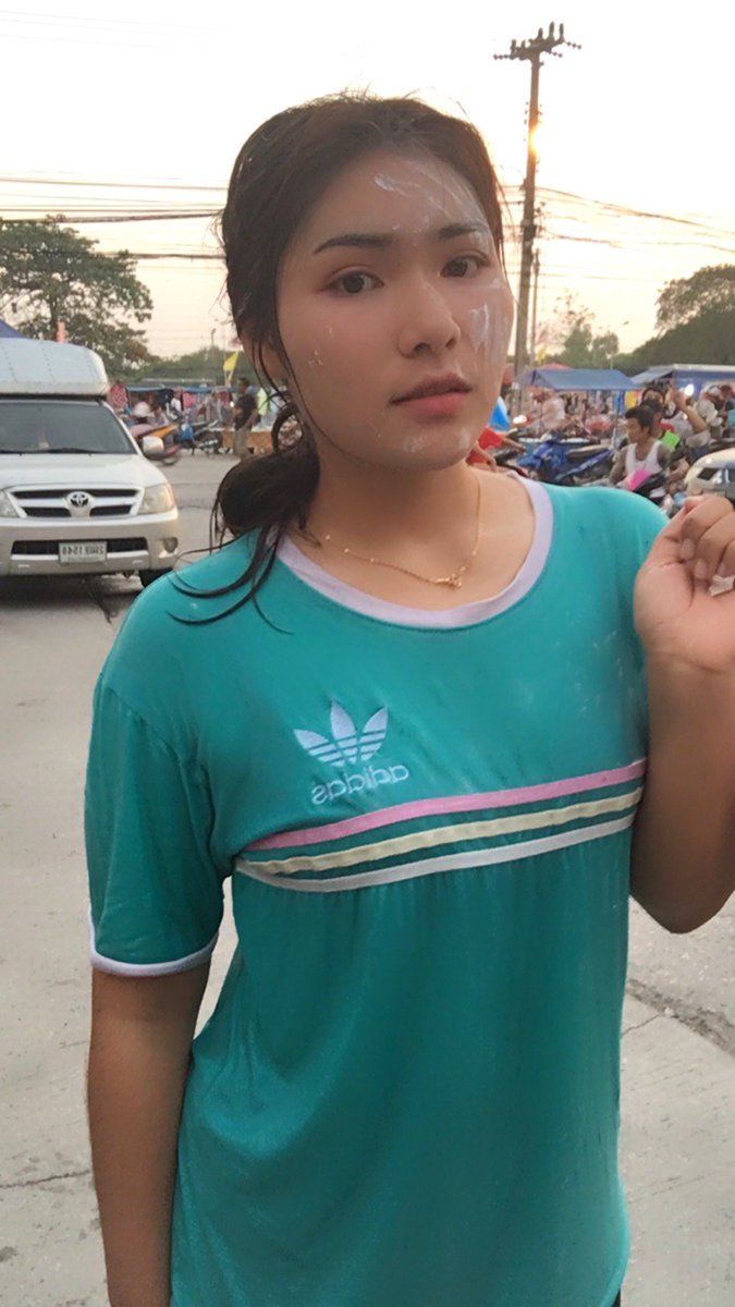 Bbilltya's tweet photo. นิดๆหน่อยๆก็เอา #สงกรานต์ ยังไม่ได้เล่นน้ำเลยยย
ดีนะออกมาเดินตลาด,,5555555 https://t.co/D6A8NYfNcJ