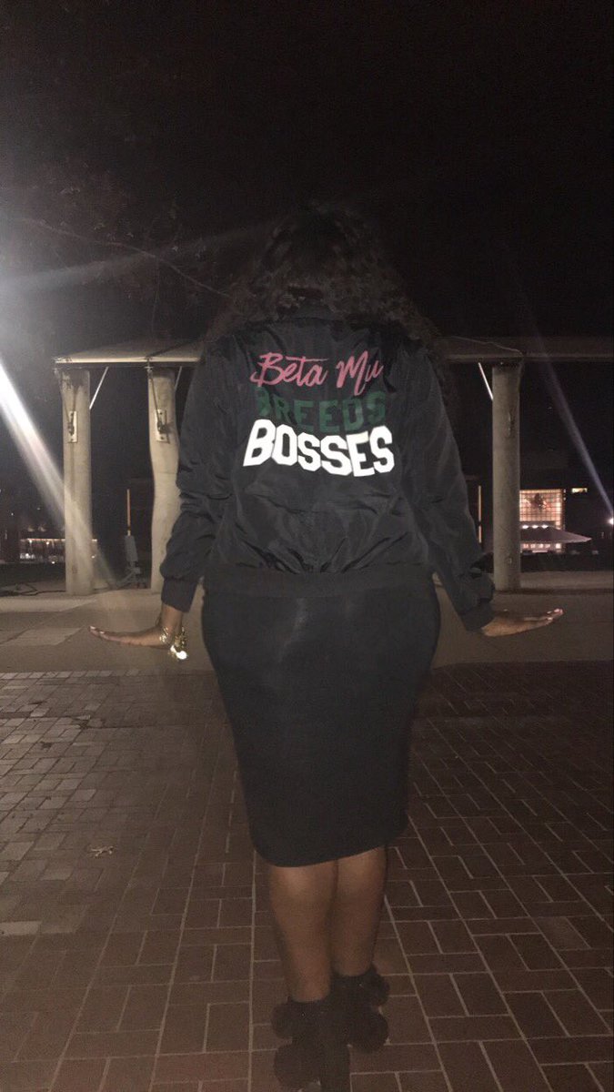 lifeeofluxuryy's tweet photo. PeriodT #MichiganBred https://t.co/wBMGSuoiXk