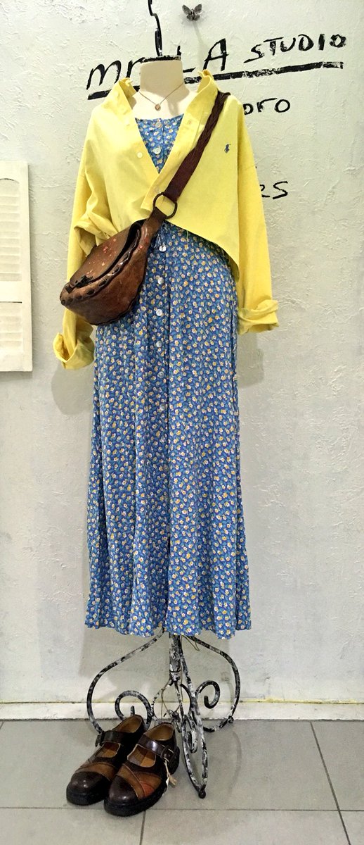 Mankimonkil A Studio Recommend Style リメイクした Ralph Laurenのシャツさ丈が短いのでパンツやスカート以外にも ワンピーススタイルにもオススメ 丈が短い分 バランスもよく見えますね 鞄はワンピースの柄と 合わせて花柄に T Co
