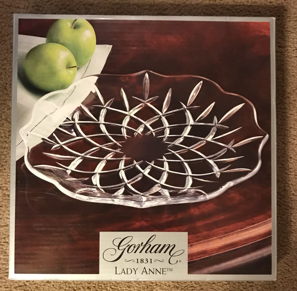 DeclutterATron's tweet image. Wedding gift. Never opened. Couldn’t sell it. Always thought something should come of it but now I’m donating it #decluttering