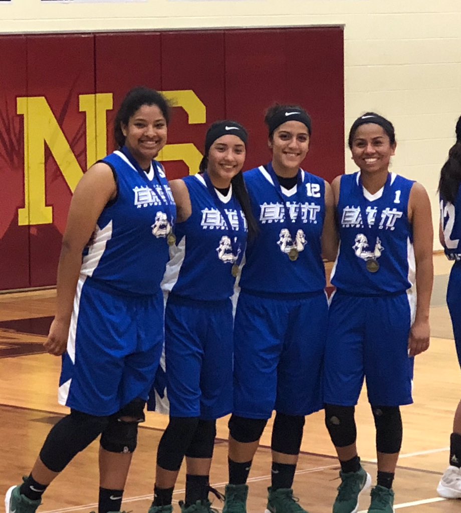 lyfordcisd's tweet photo. Our Lady Bulldogs Sydney Bray, Adriana Duran, Jessica Mendez & Alexia Sierra representing @ the RGVBCA Senior Showcase! #IAMLHS #GreatThingsHappenHere https://t.co/0CdYPJnU3a