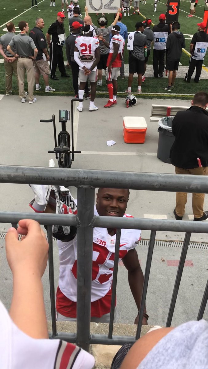 Ray_Martinez23's tweet photo. Cannot thank @TheTerry_25 enough for giving my little boy Tre his game gloves. You have a fan for life 🙏🏾 best of luck this year and Go Buckeyes @OhioStFootball @BigTenNetwork @espn @CollegeGameDay https://t.co/pOQduTifwM