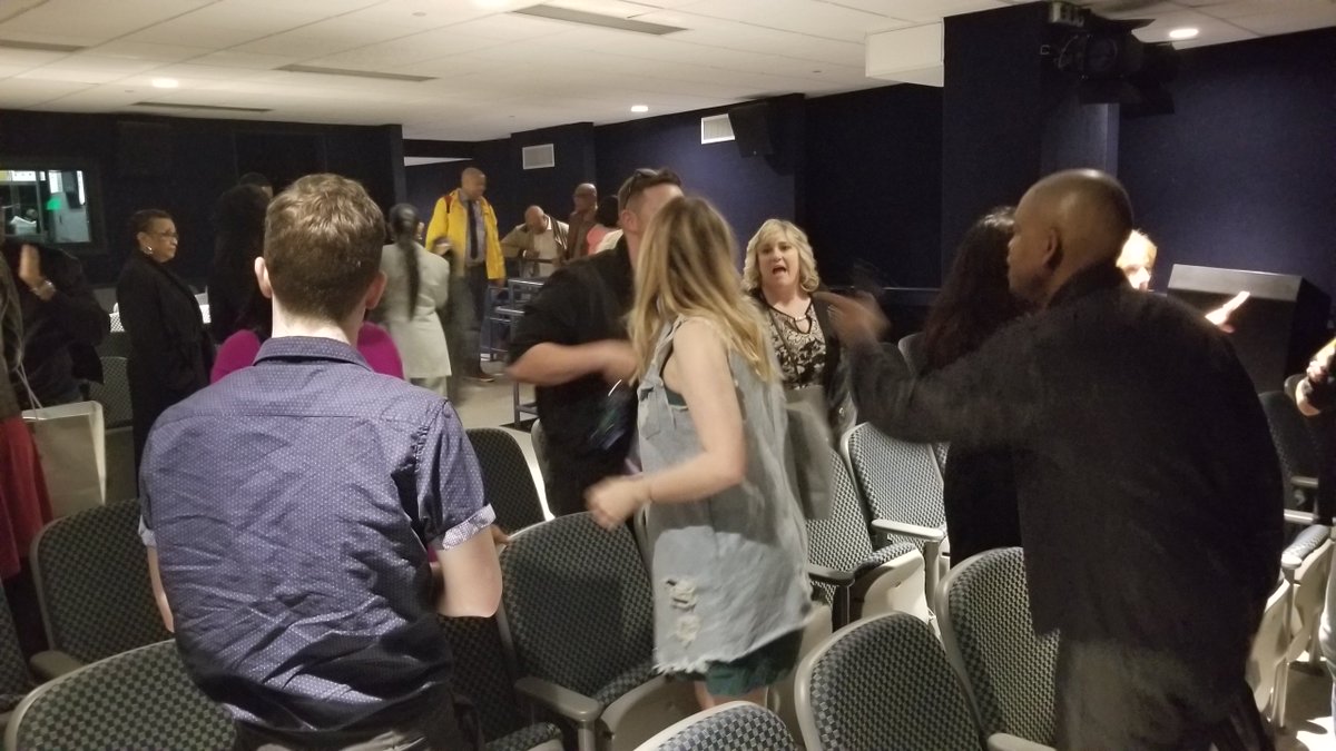 savannah_treena's tweet photo. Great Afternoon, Great Premiere, Great Folks! https://t.co/435SoccTWr