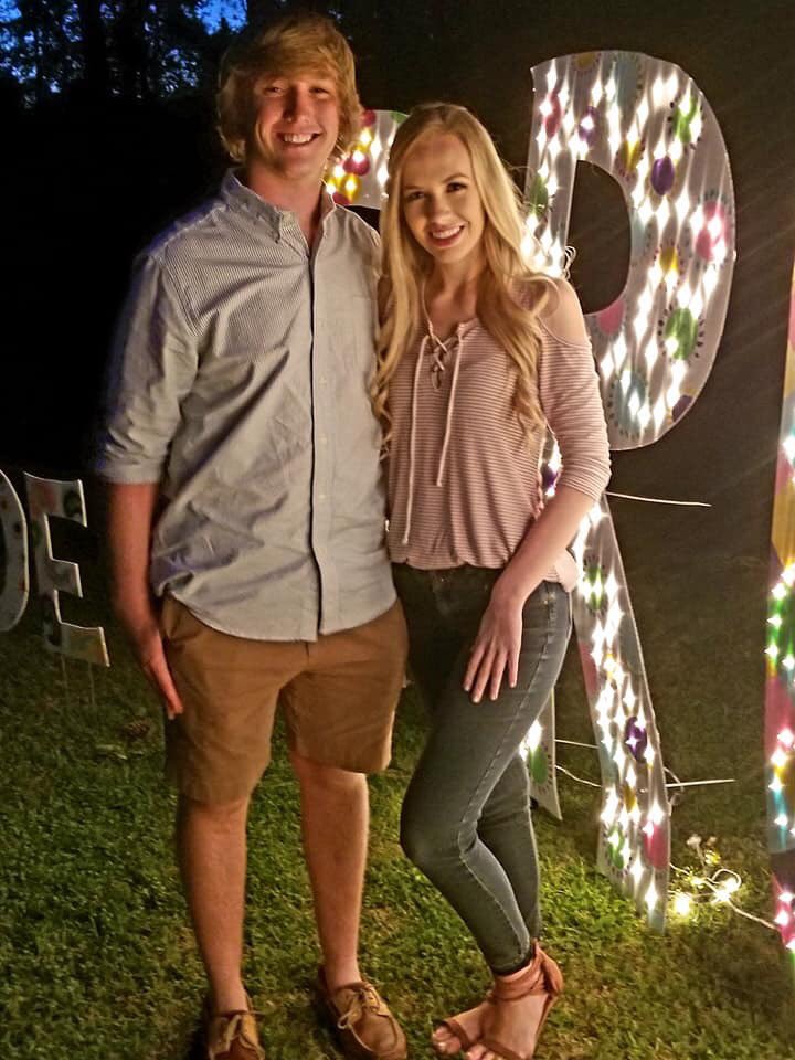 CPudwill's tweet image. Best promposal ever !!!! What a hot date I have !! 🔥😊